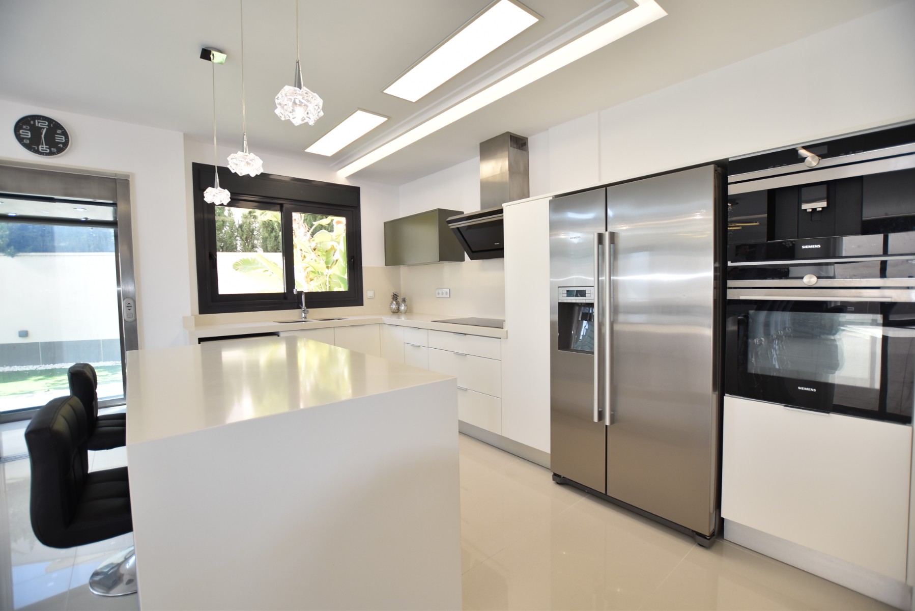Dining area in villa for sale in San Miguel de Salinas