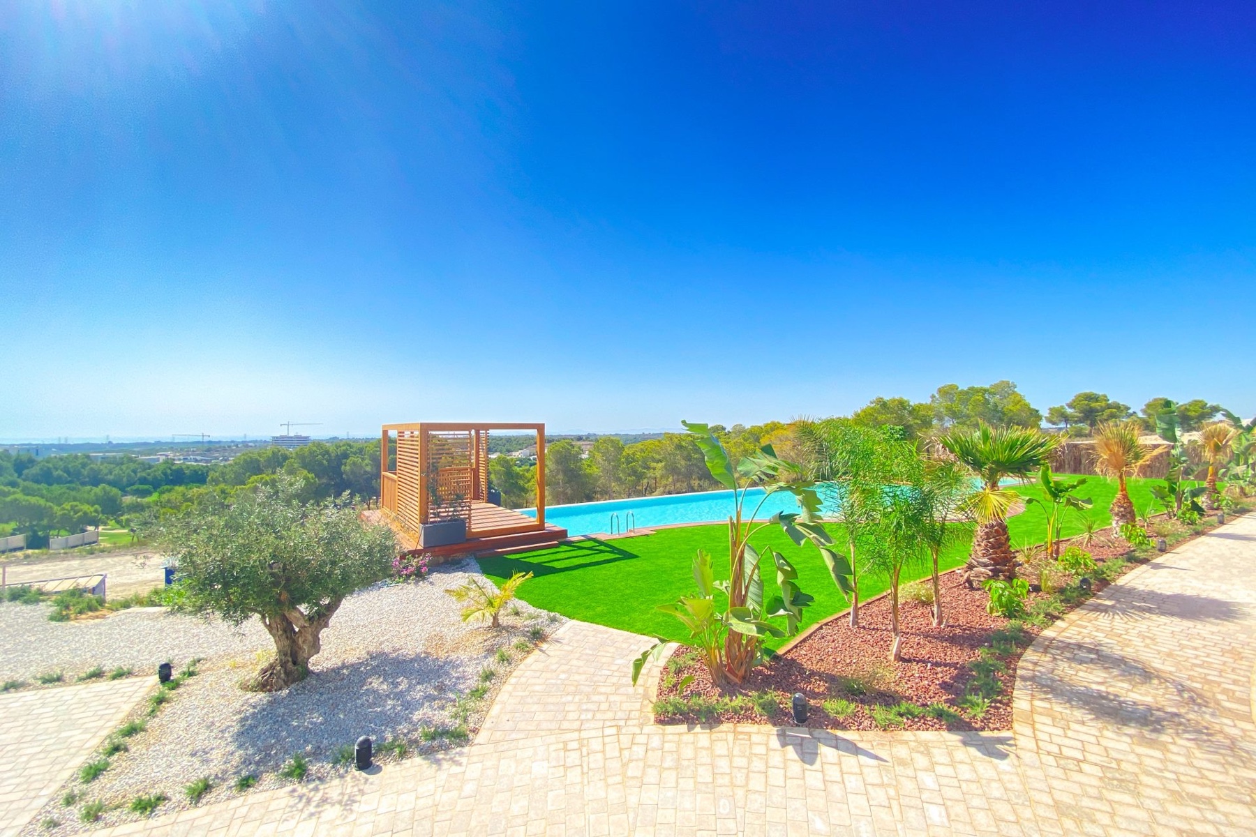 Immediately ready to move in and fully furnished Luxury apartment with panoramic views over the coas