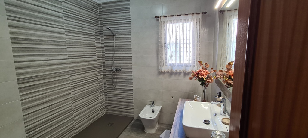 Bathroom in villa for sale in Orihuela