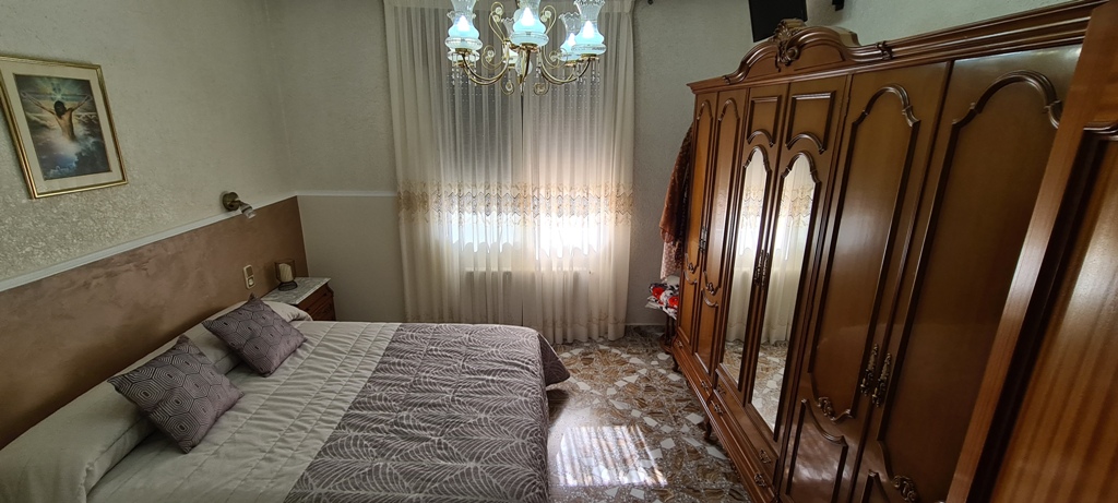 Pool area in villa for sale in Orihuela