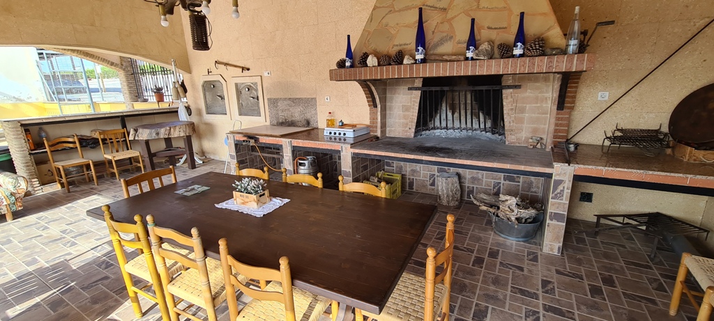 Dining area in villa for sale in Orihuela