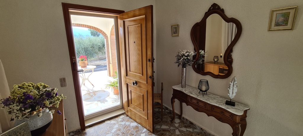 Pool area in villa for sale in Orihuela