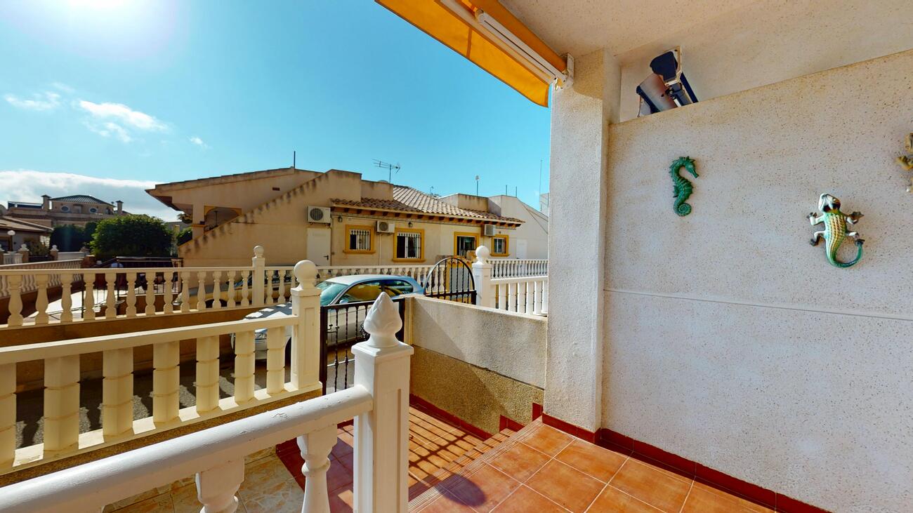 Garden in apartment for sale in Orihuela Costa
