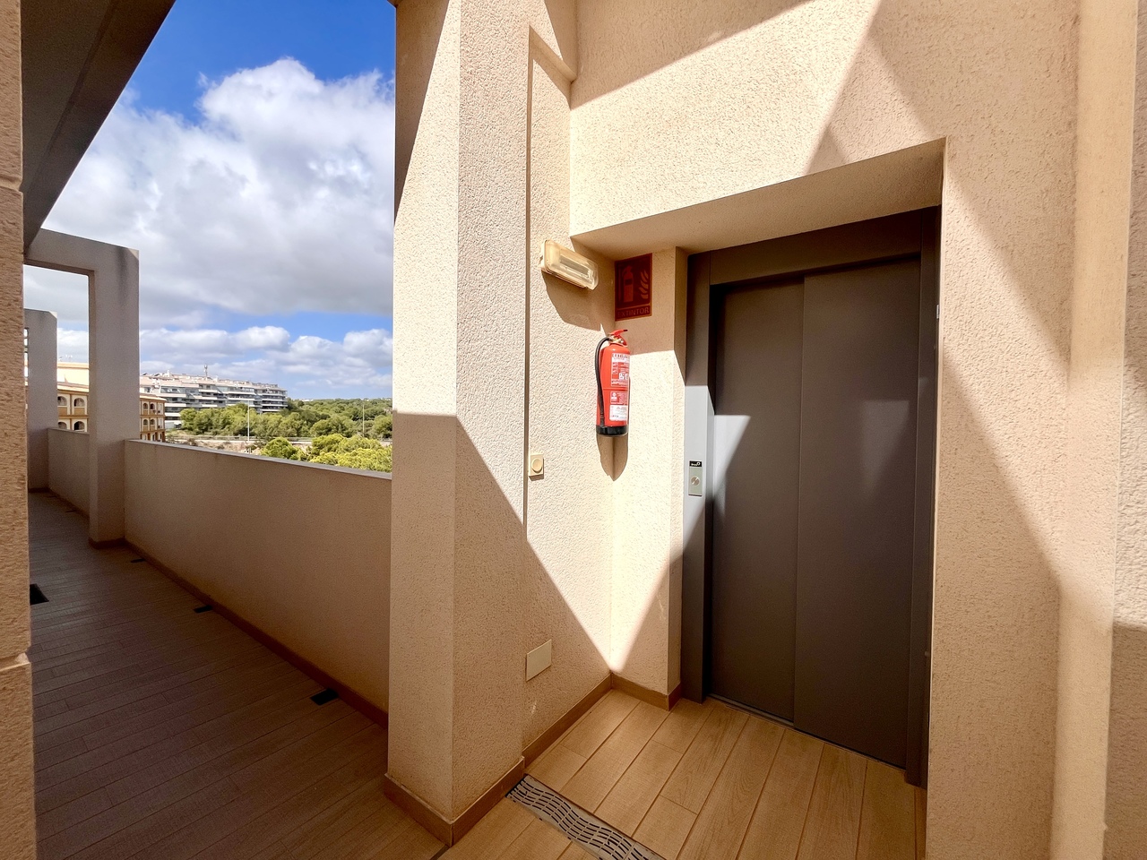 Terrace in penthouse for sale in Los Dolses