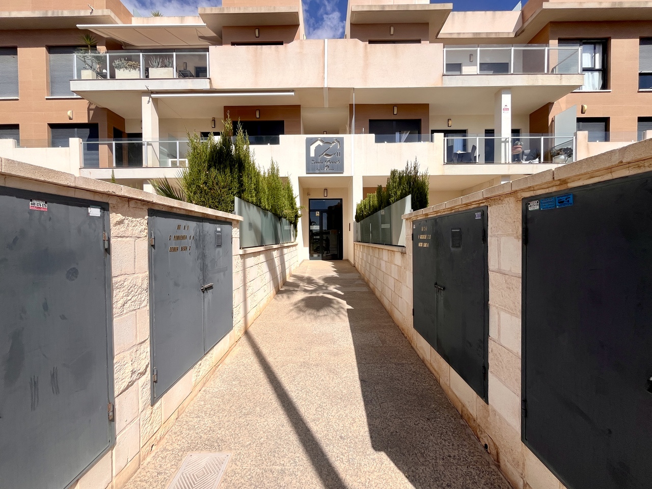 Dining area in penthouse for sale in Los Dolses