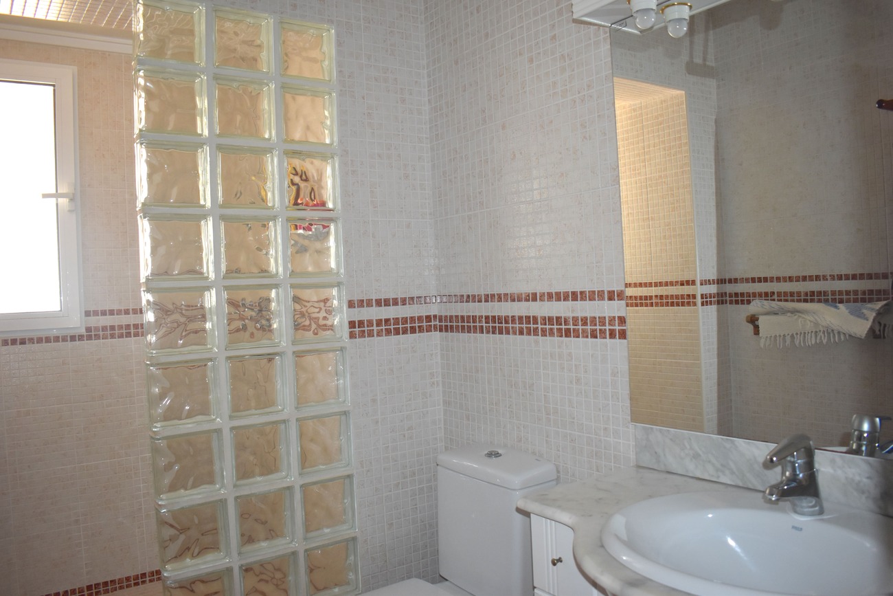 Bedroom in villa for sale in Guardamar del Segura