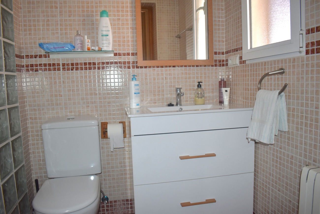 Master bedroom in villa for sale in Guardamar del Segura