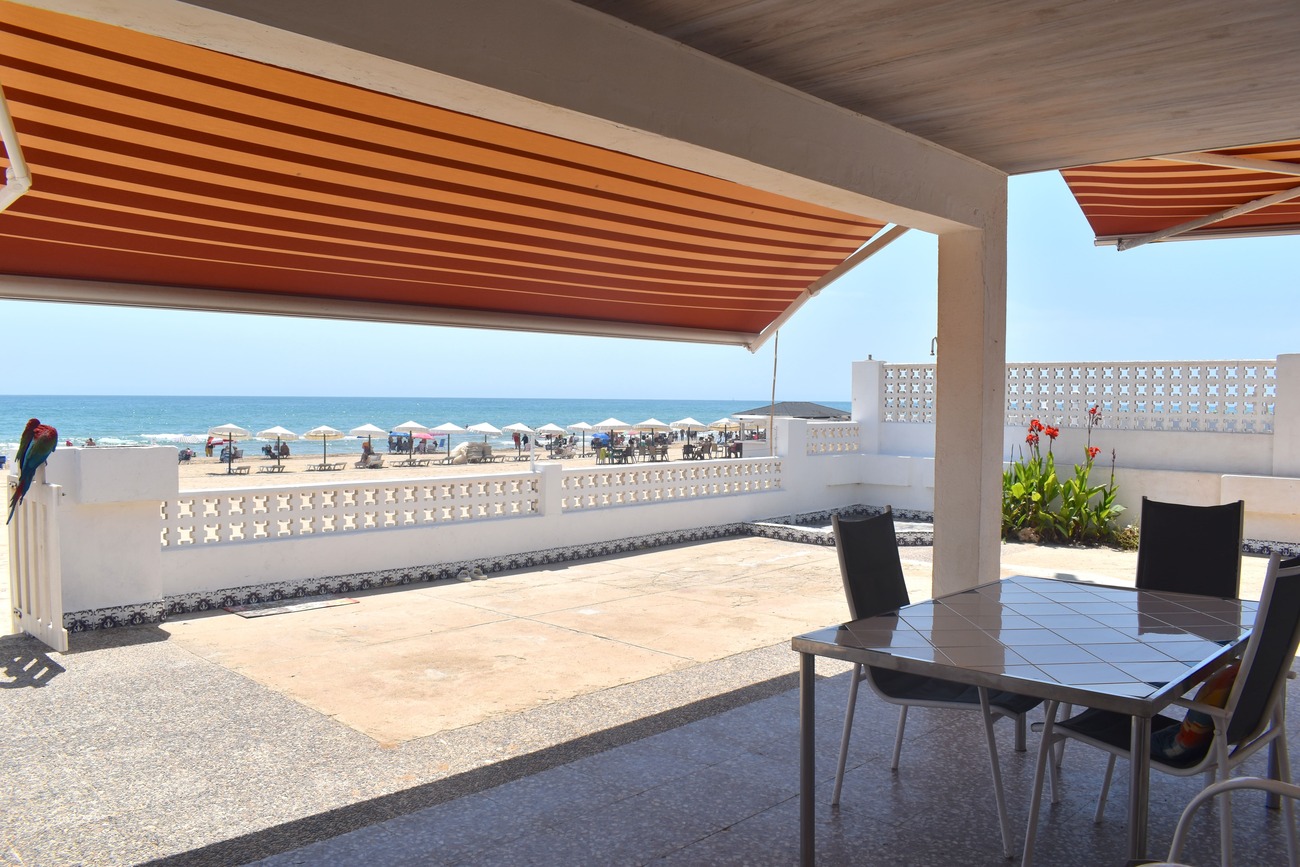 Pool area in villa for sale in Guardamar del Segura