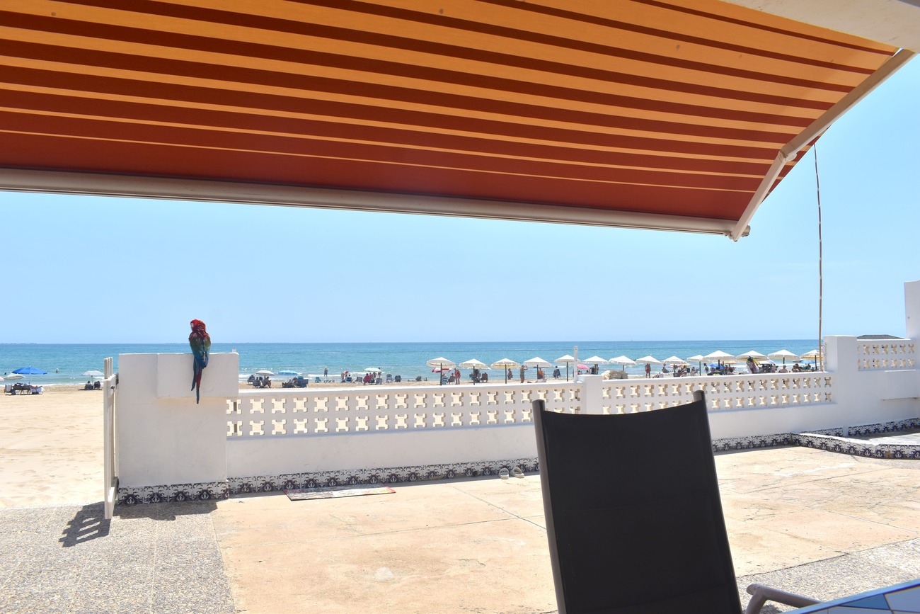 Dining area in villa for sale in Guardamar del Segura