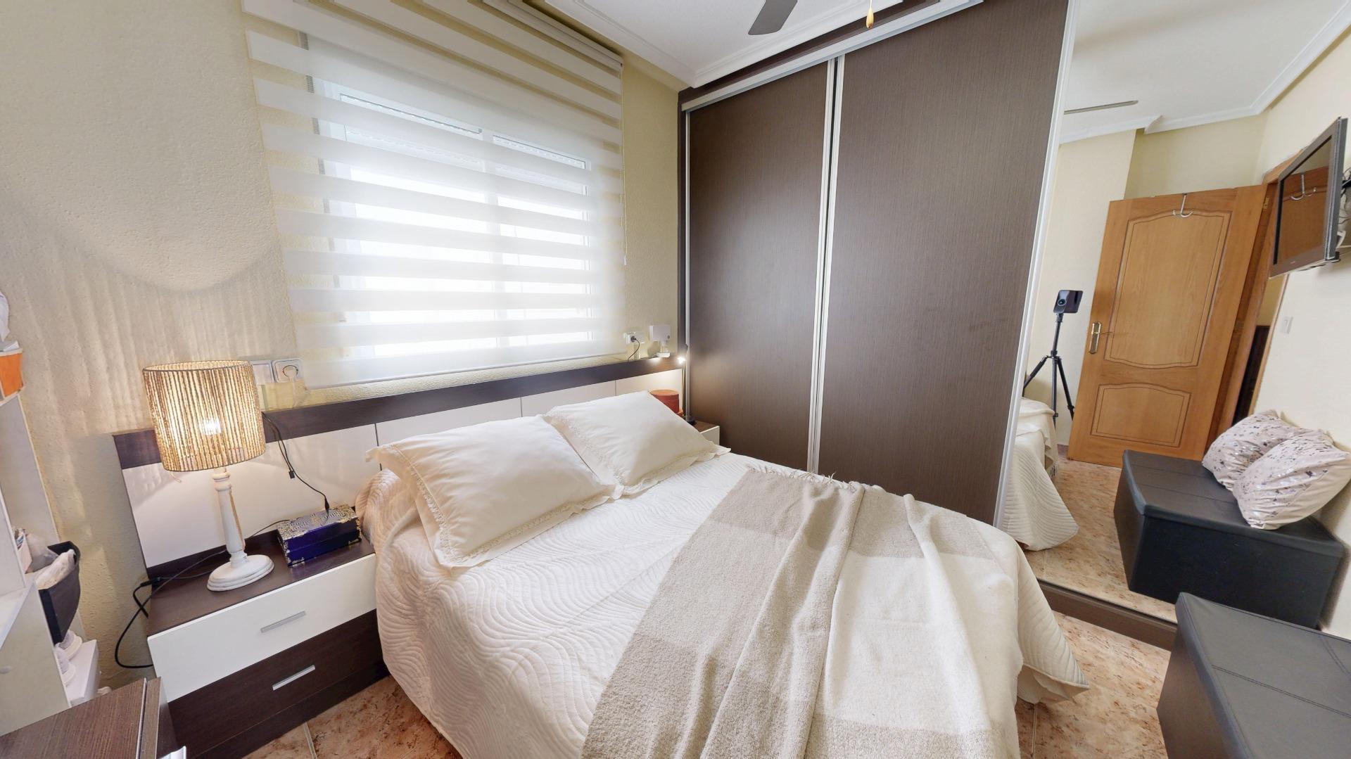 Bedroom in apartment for sale in Torrevieja