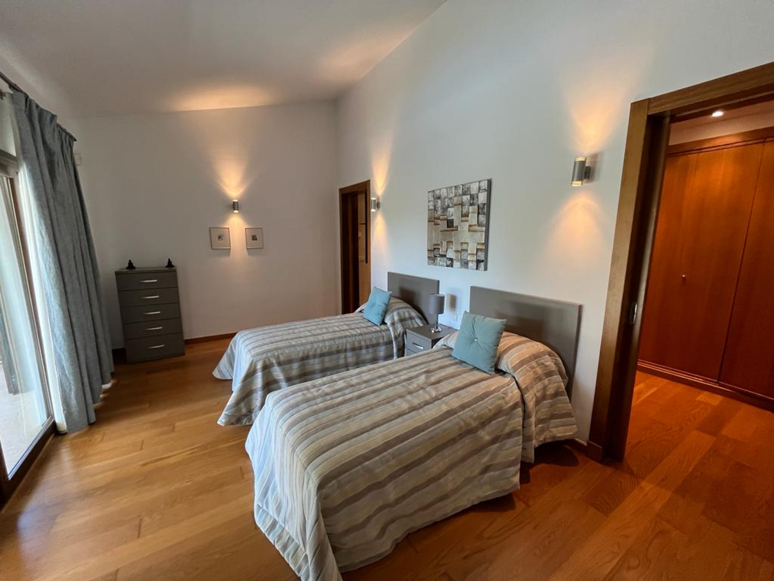 Master bedroom in villa for sale in La Manga Club