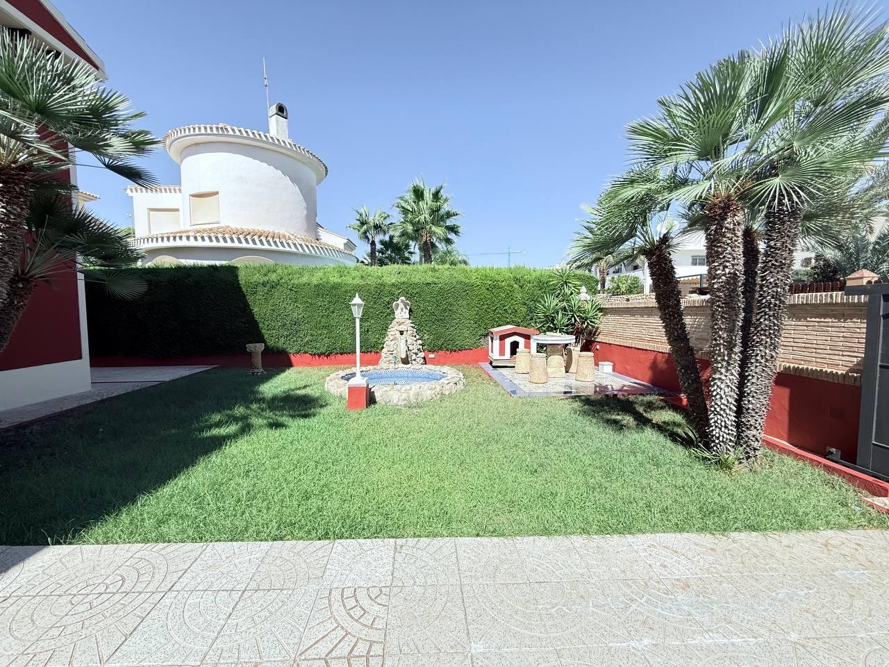 Dining area in villa for sale in Campoamor