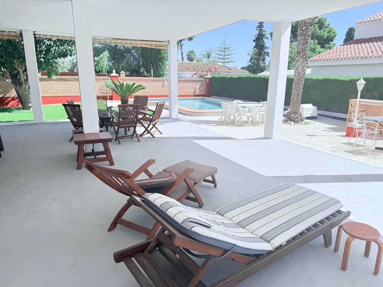 Garden in villa for sale in Campoamor