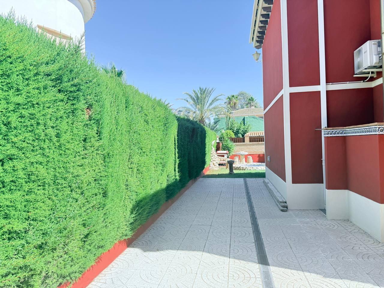 Master bedroom in villa for sale in Campoamor