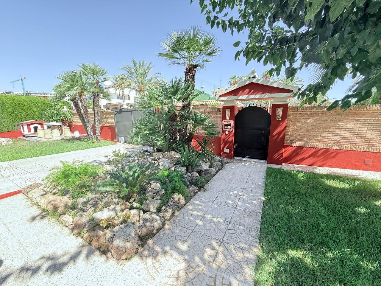 Bedroom in villa for sale in Campoamor