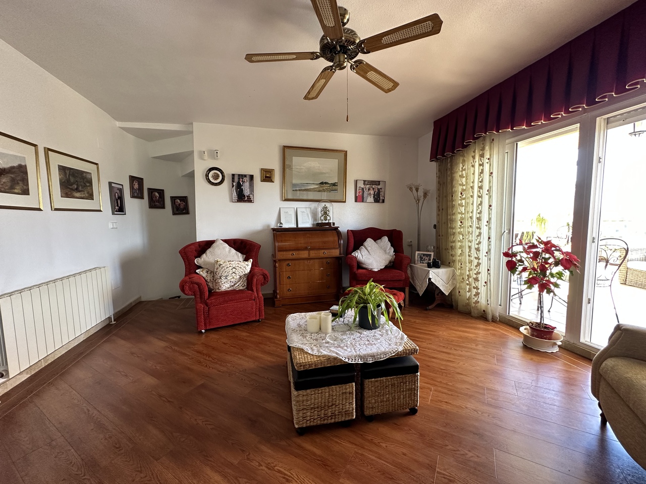 Living room in villa for sale in Villamartin