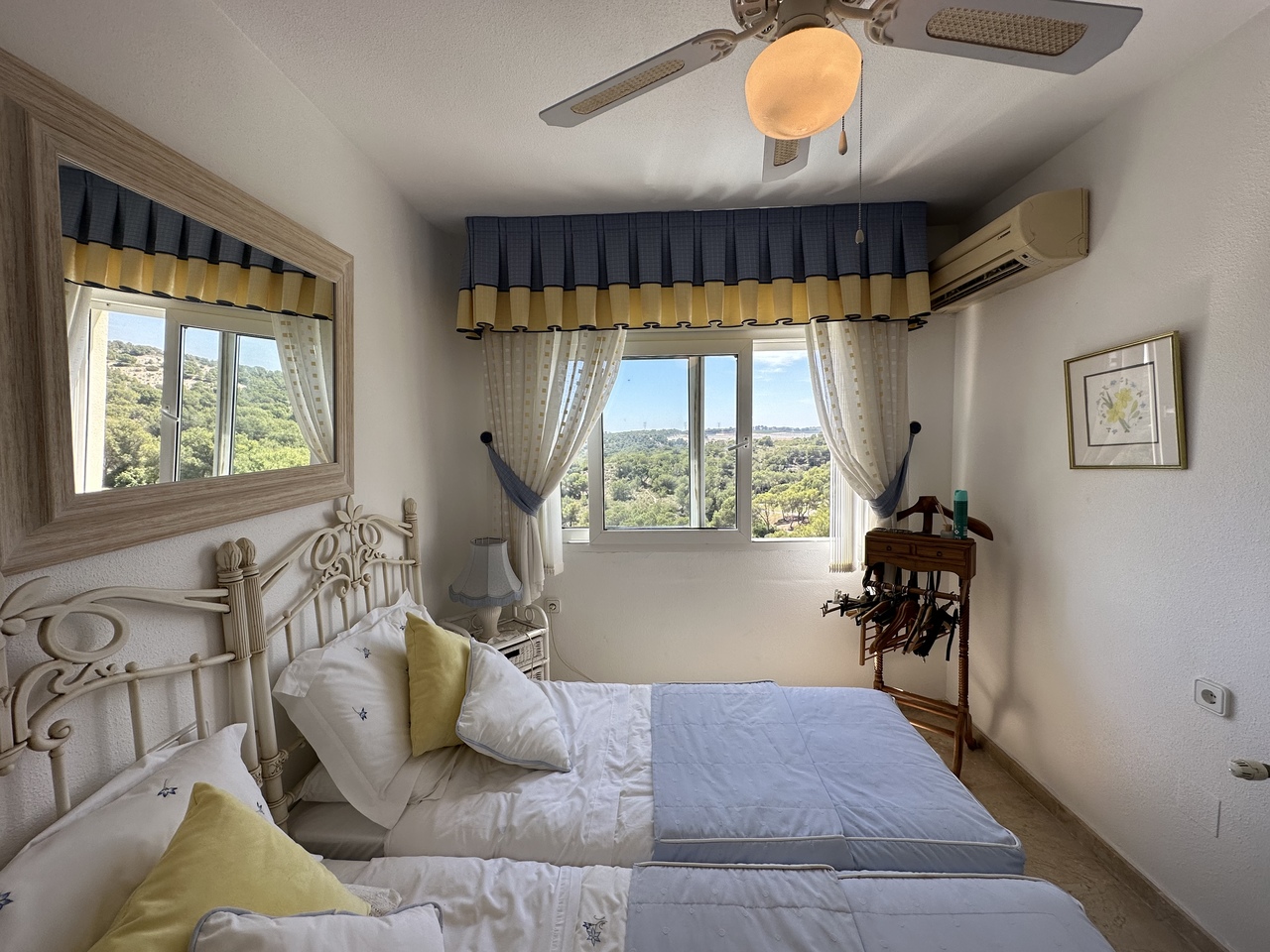 Garden in villa for sale in Villamartin