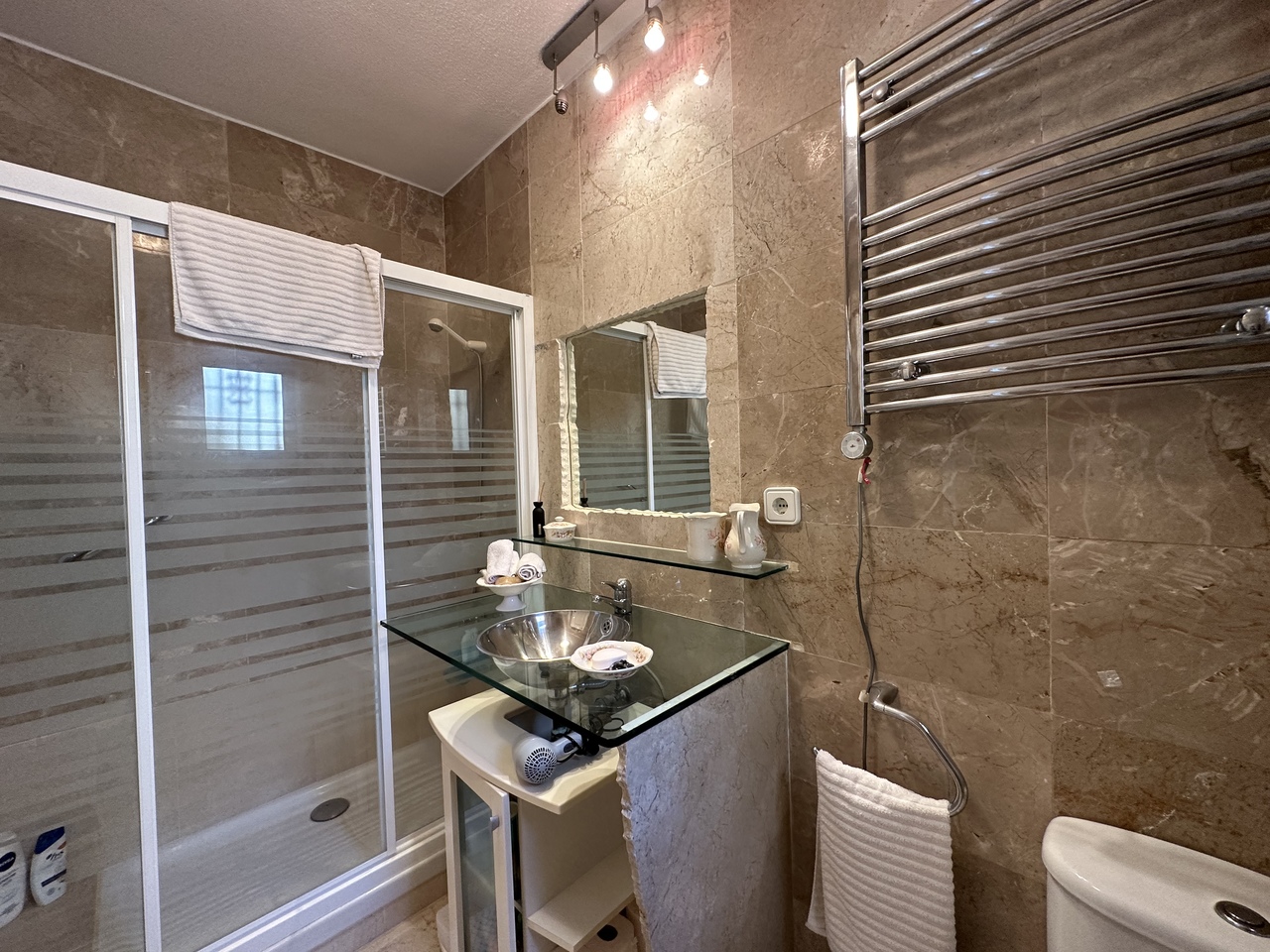 Bedroom in villa for sale in Villamartin