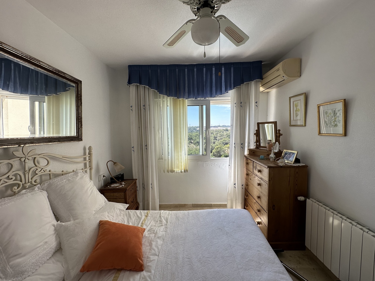 Living room in villa for sale in Villamartin
