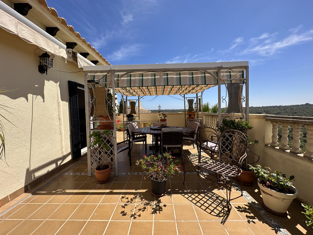 Dining area in villa for sale in Las Ramblas Golf