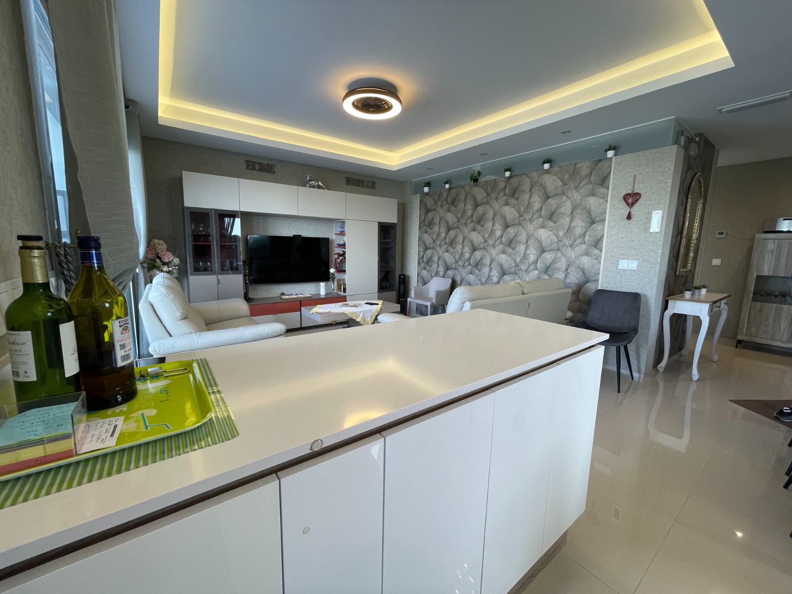 Living room in apartment for sale in Rojales