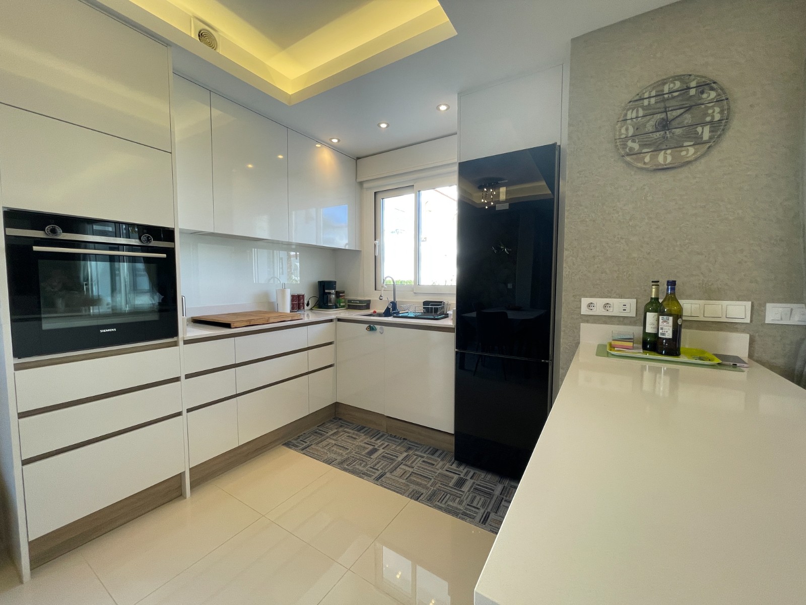 Master bedroom in apartment for sale in Rojales
