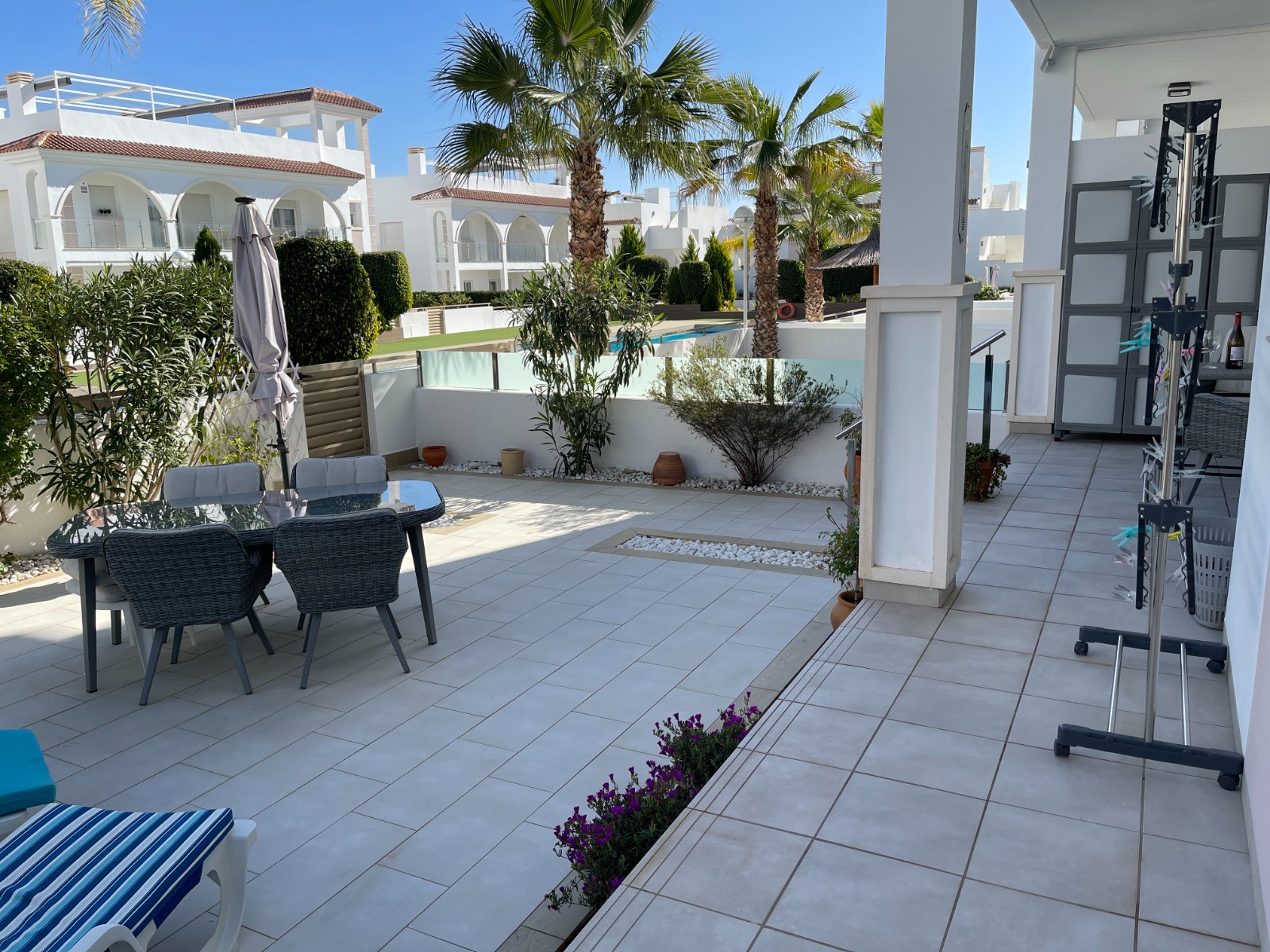 Pool area in apartment for sale in Rojales