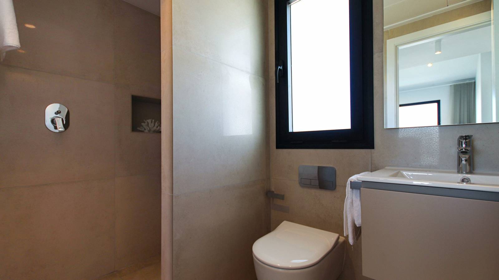 Master bedroom in villa for sale in Rojales
