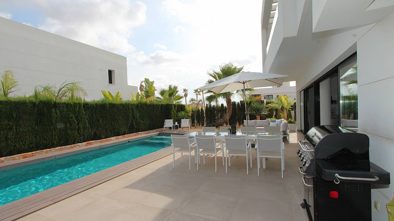 Pool area in villa for sale in Rojales