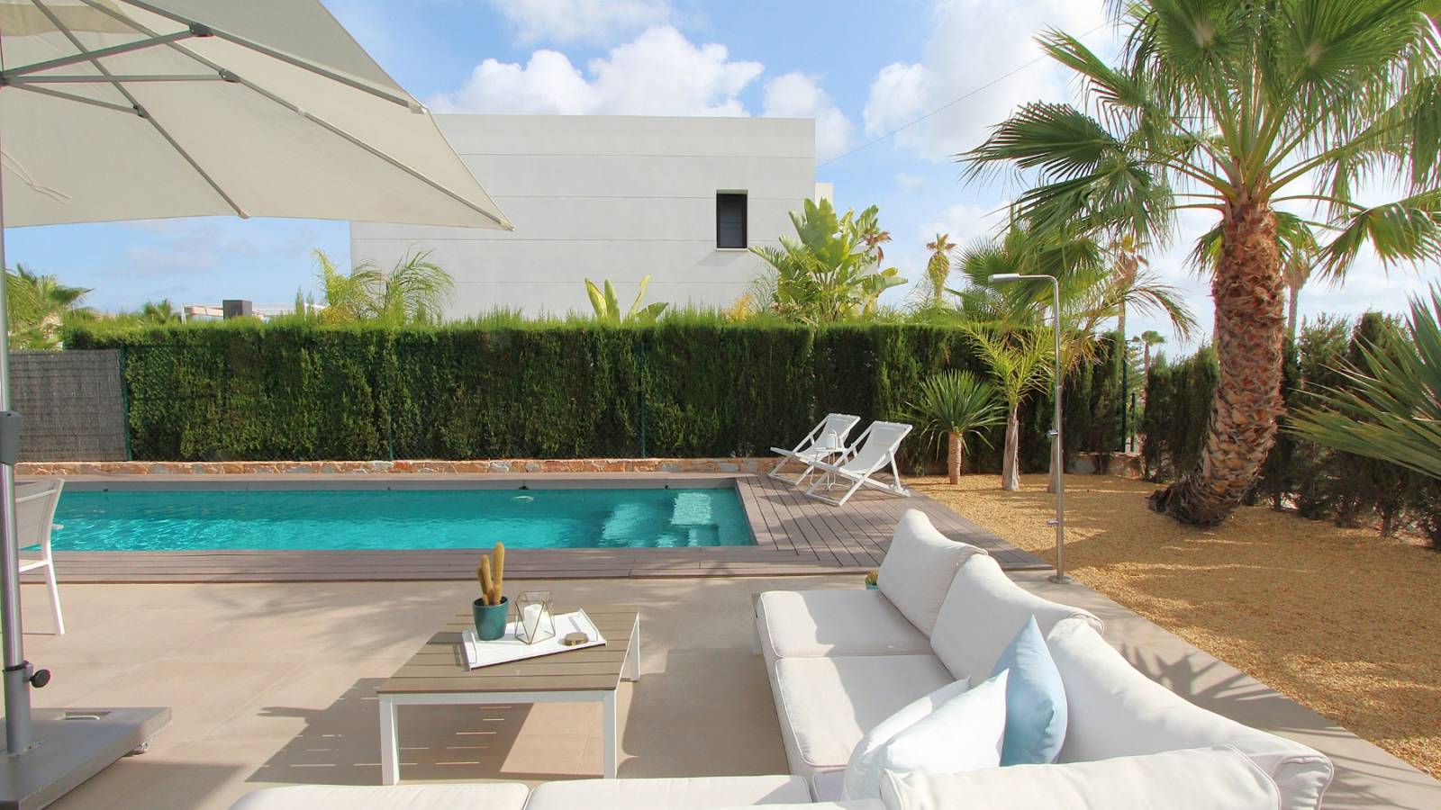 Bedroom in villa for sale in Rojales