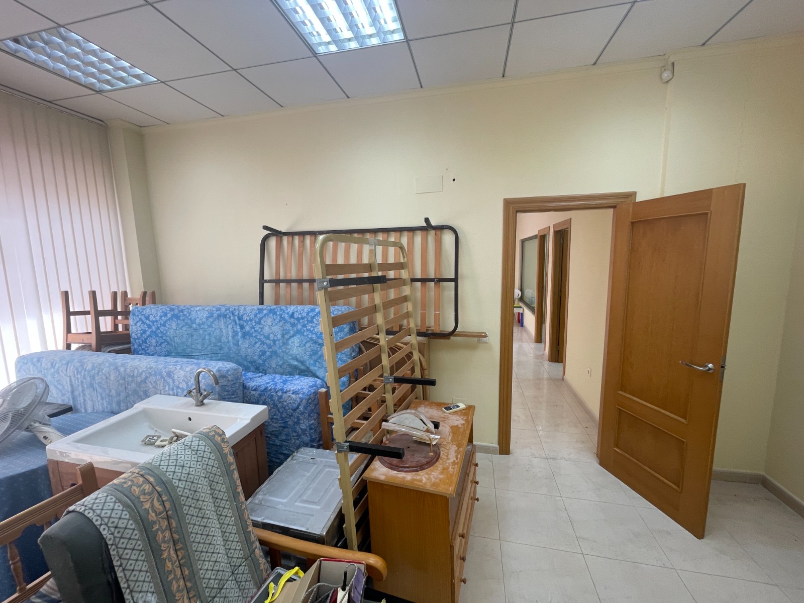 Master bedroom in commercial for sale in Guardamar del Segura