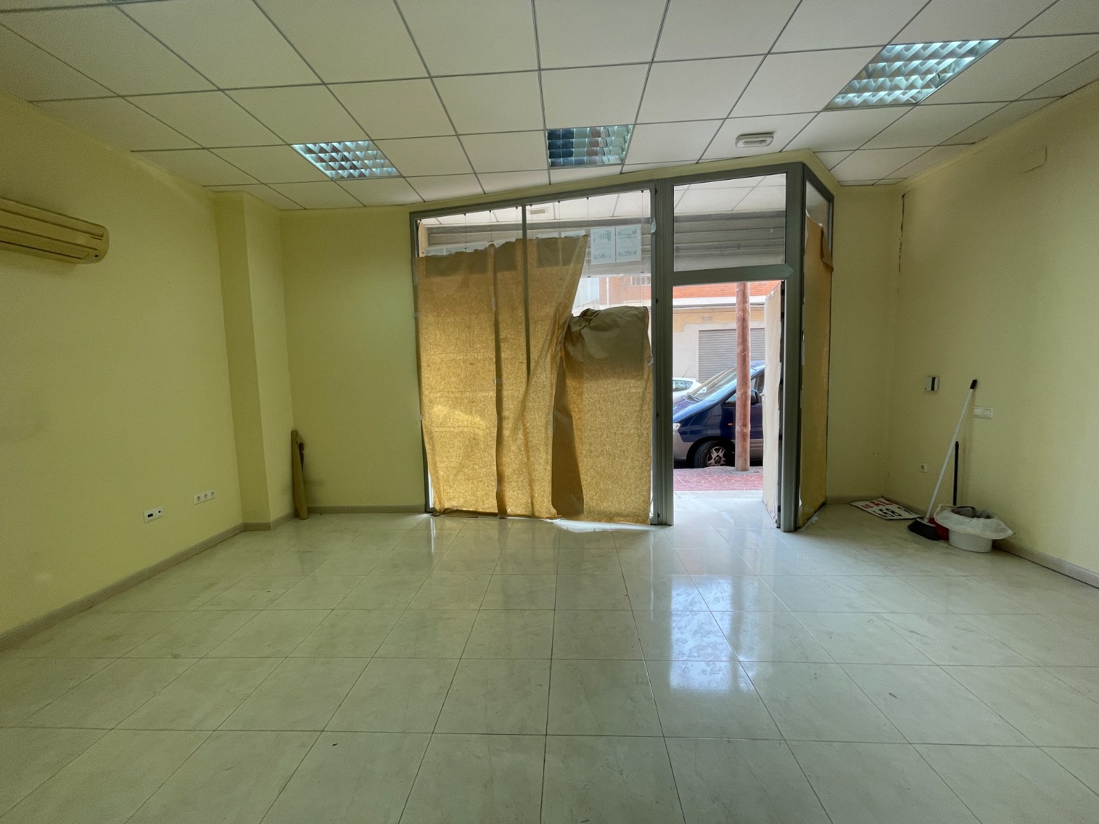 Pool area in commercial for sale in Guardamar del Segura