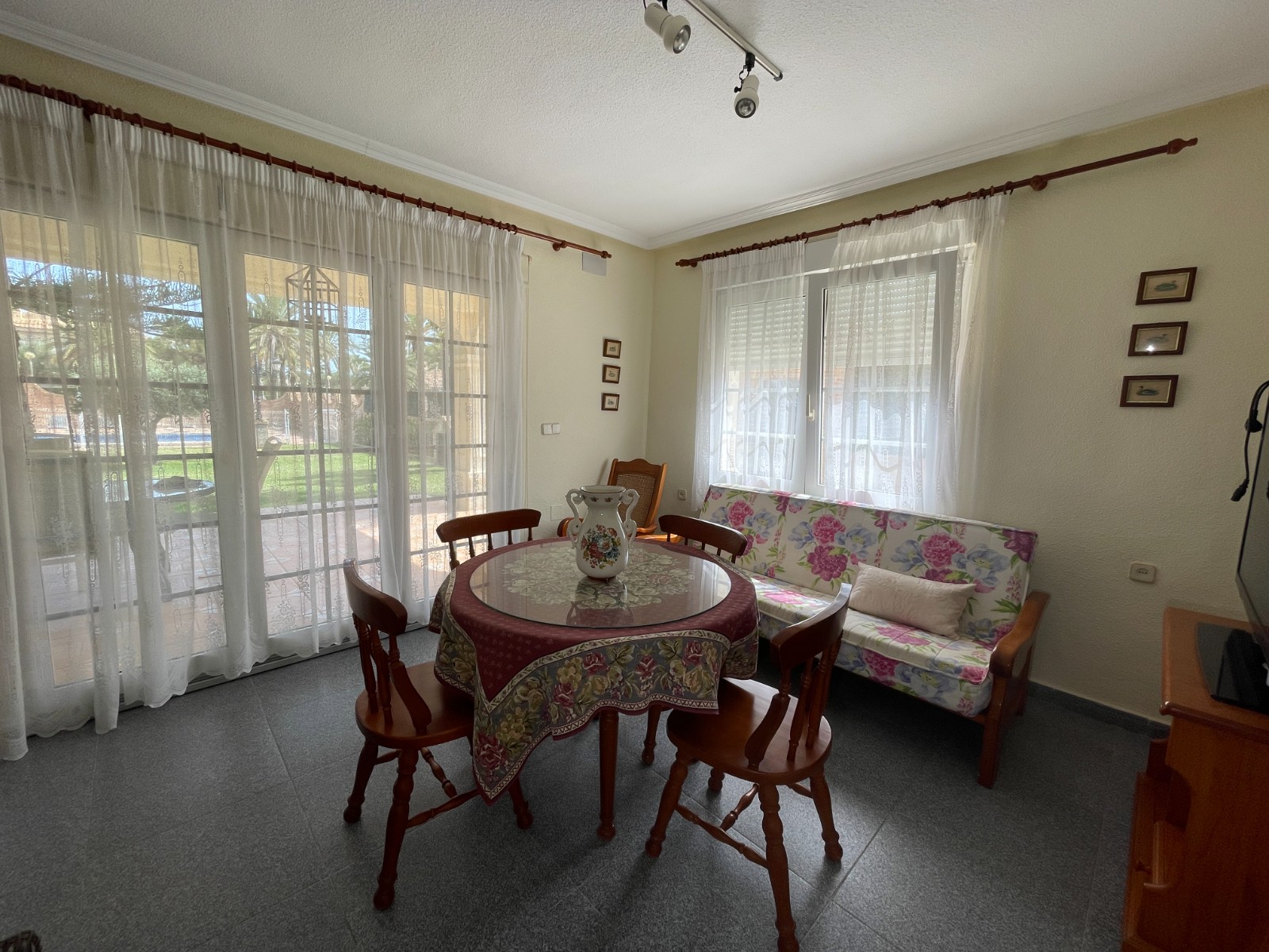 Bedroom in villa for sale in Orihuela Costa