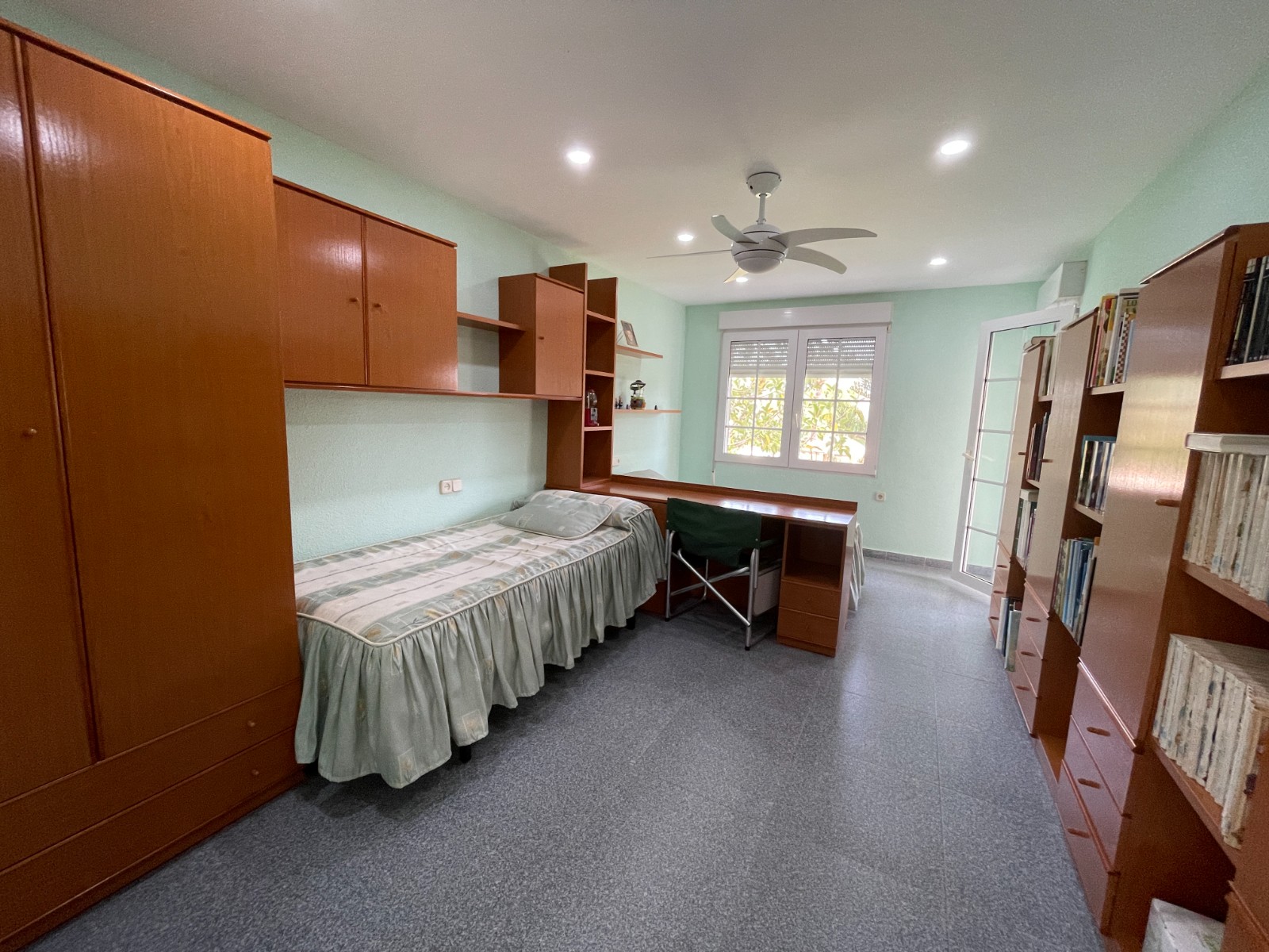 Master bedroom in villa for sale in Orihuela Costa