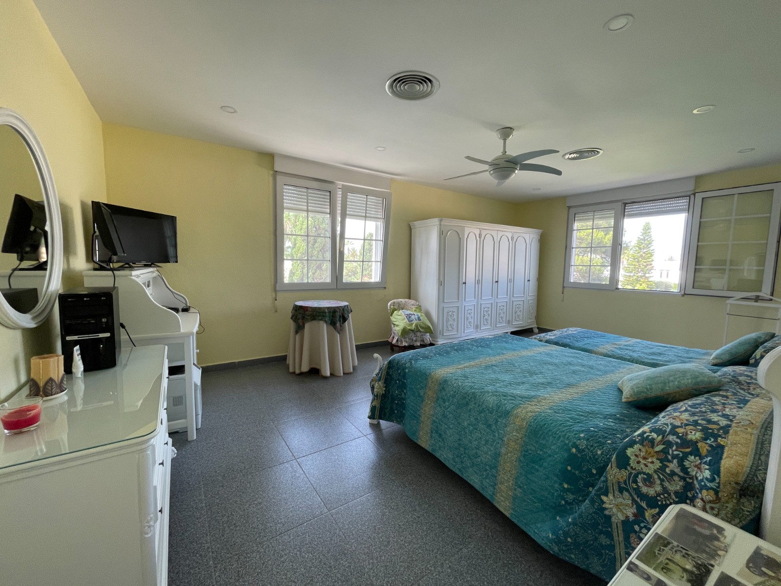 Terrace in villa for sale in Orihuela Costa