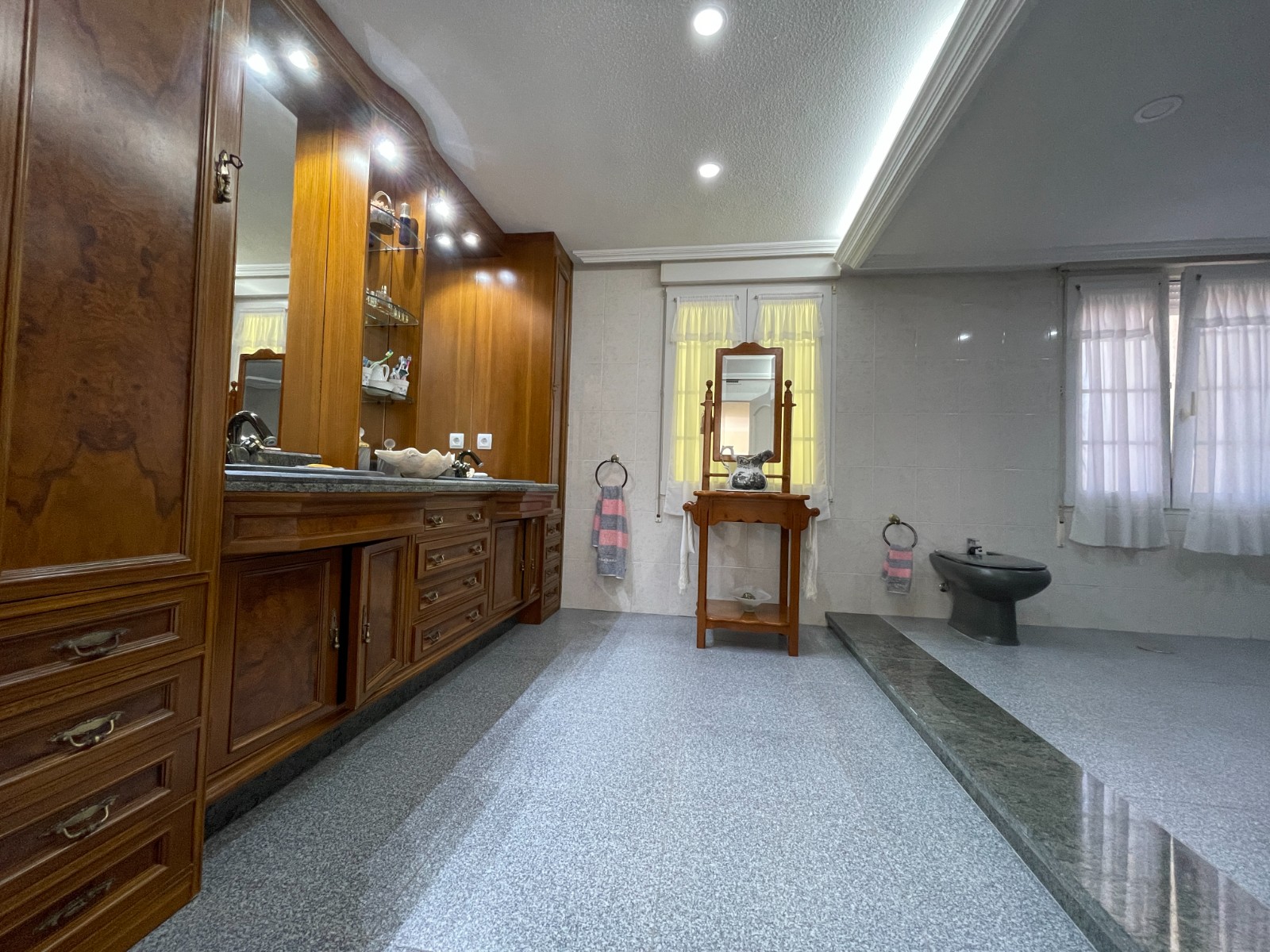 Dining area in villa for sale in Orihuela Costa