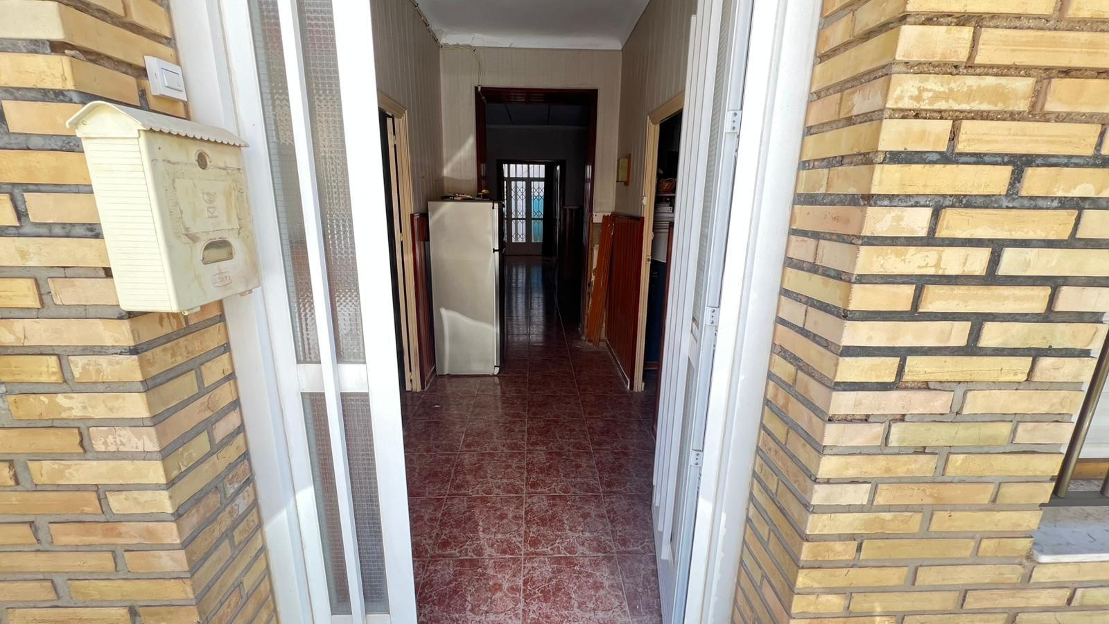 🏠 GREAT OPPORTUNITY TO RENOVATE AND PERSONALIZE TO YOUR TASTE 🛠️ Looking for a spacious home with