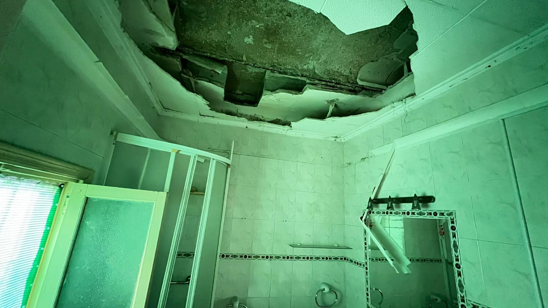 Bathroom in apartment for sale in Torrevieja