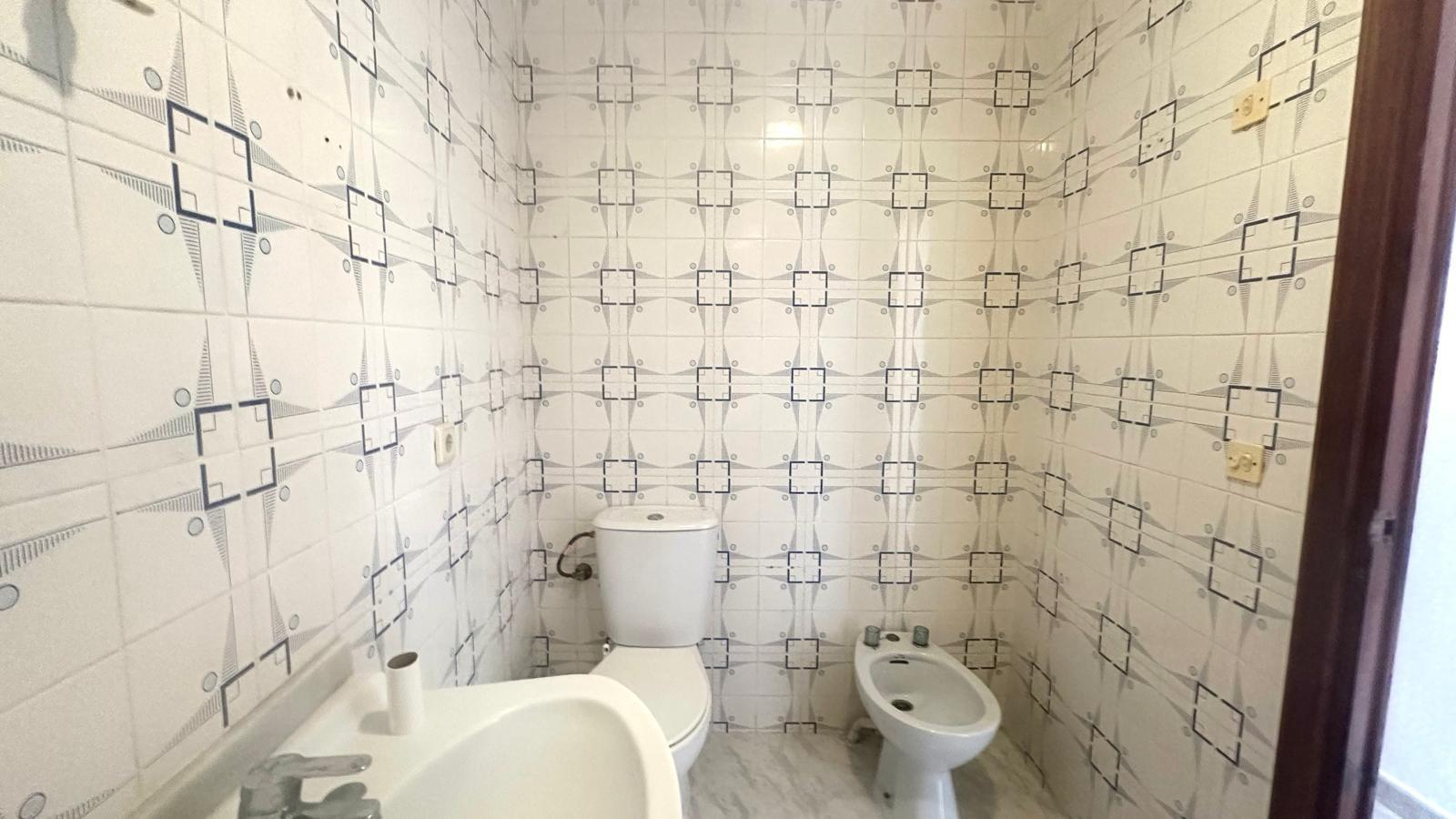 Master bedroom in apartment for sale in Torrevieja