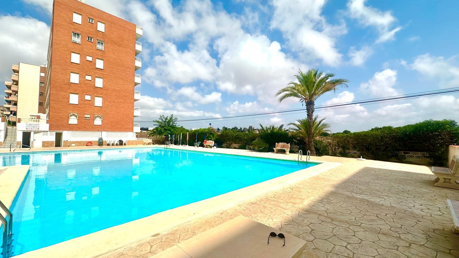 Apartment in Punta Prima with spectacular views of the sea and Torrevieja, just 250 meters from the