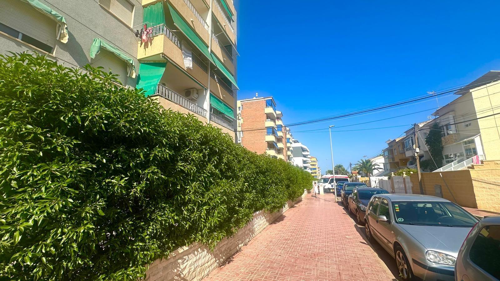 Apartment in Punta Prima with spectacular views of the sea and Torrevieja, just 250 meters from the