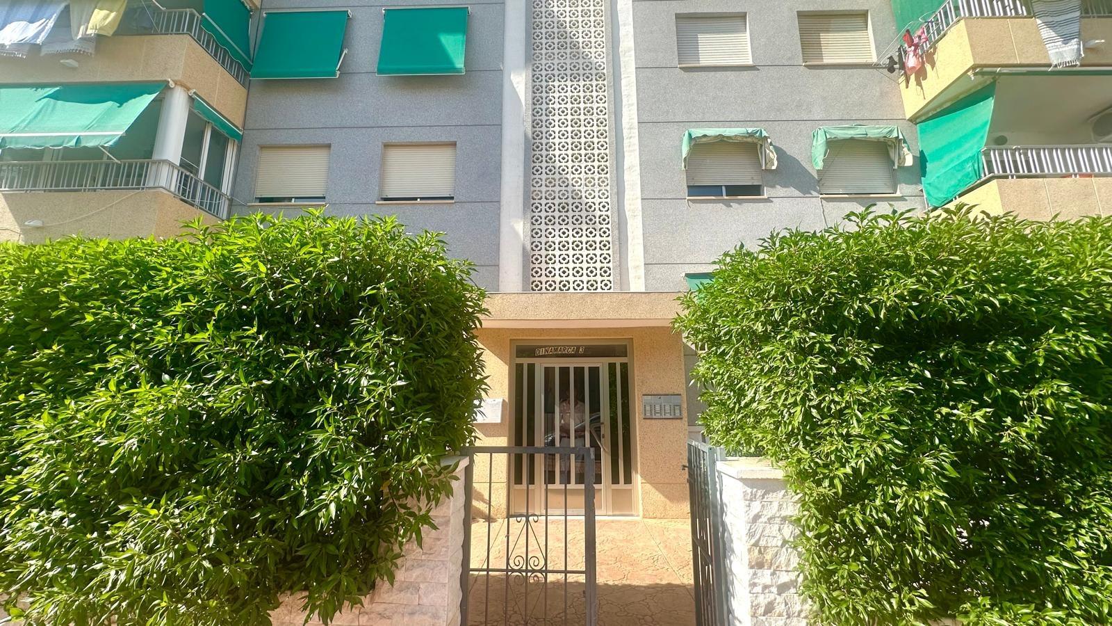 Apartment in Punta Prima with spectacular views of the sea and Torrevieja, just 250 meters from the