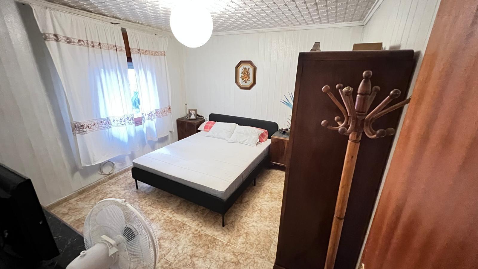Bedroom in apartment for sale in Torrevieja