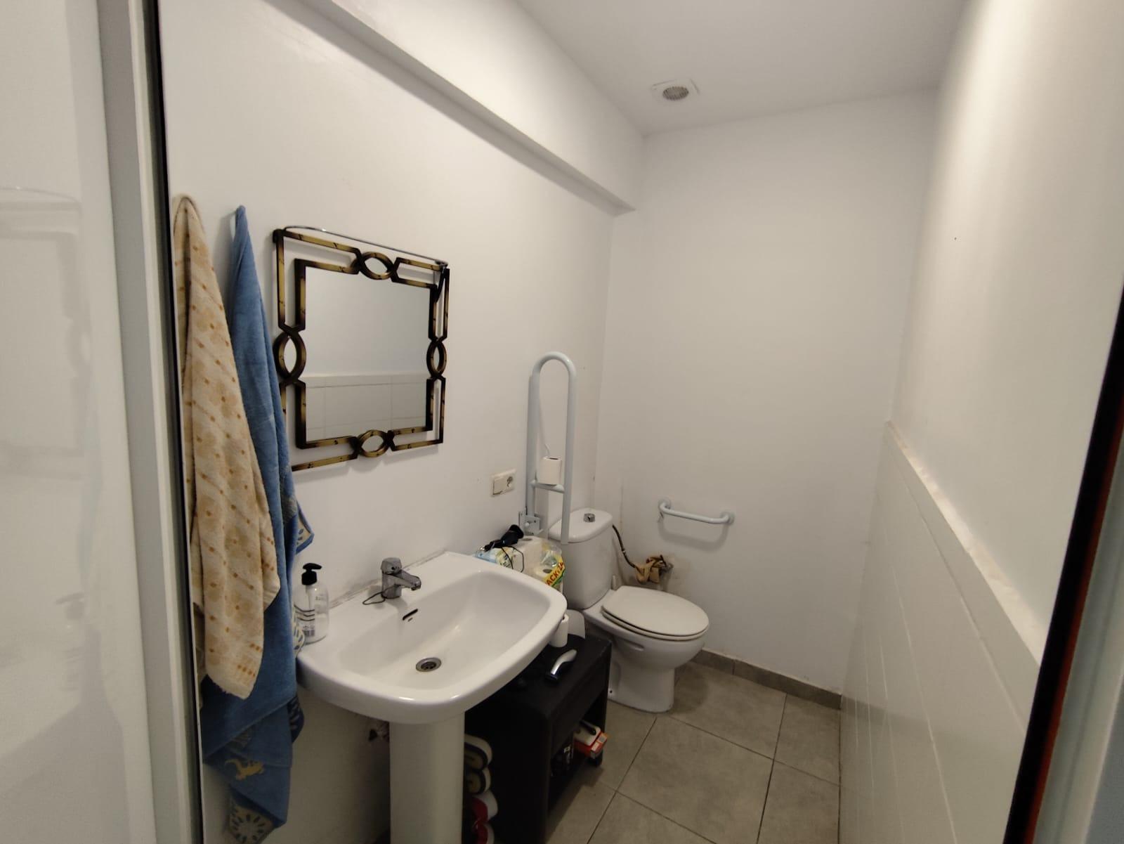 Master bedroom in commercial for sale in Torrevieja