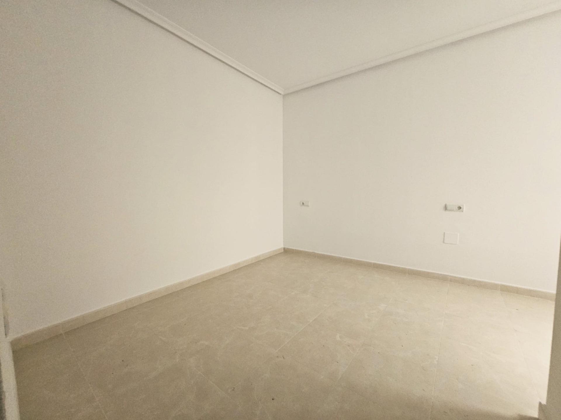 Bedroom in apartment for sale in Torrevieja