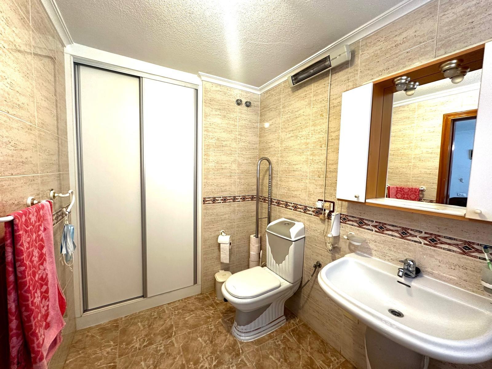Bedroom in apartment for sale in Torrevieja