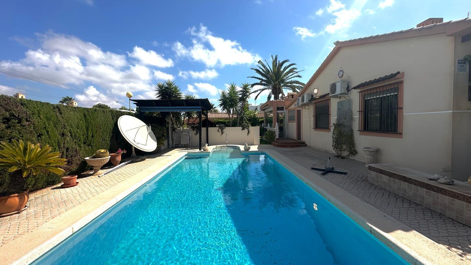 Exterior view in villa for sale in Cabo Roig