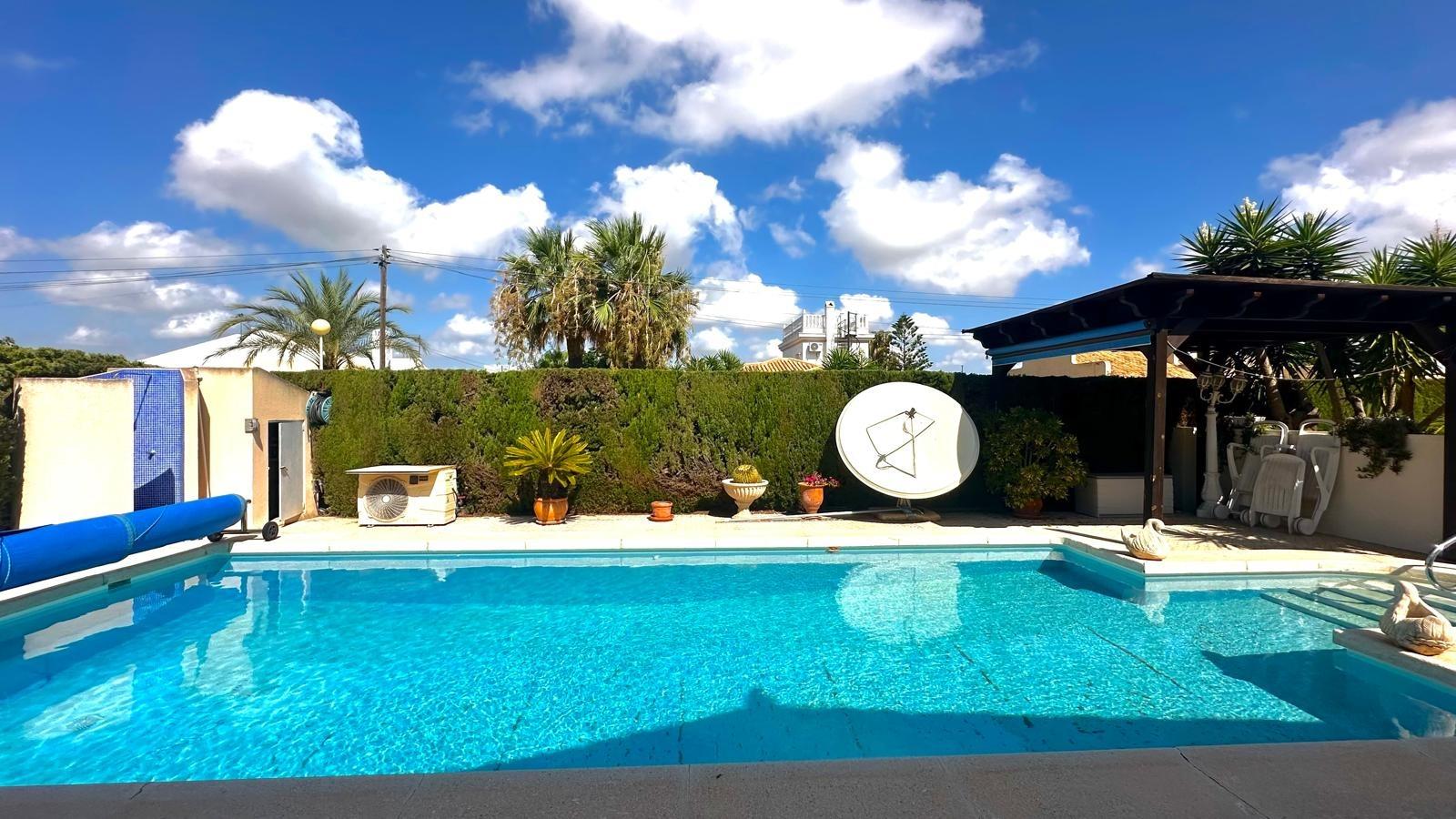 Kitchen in villa for sale in Cabo Roig