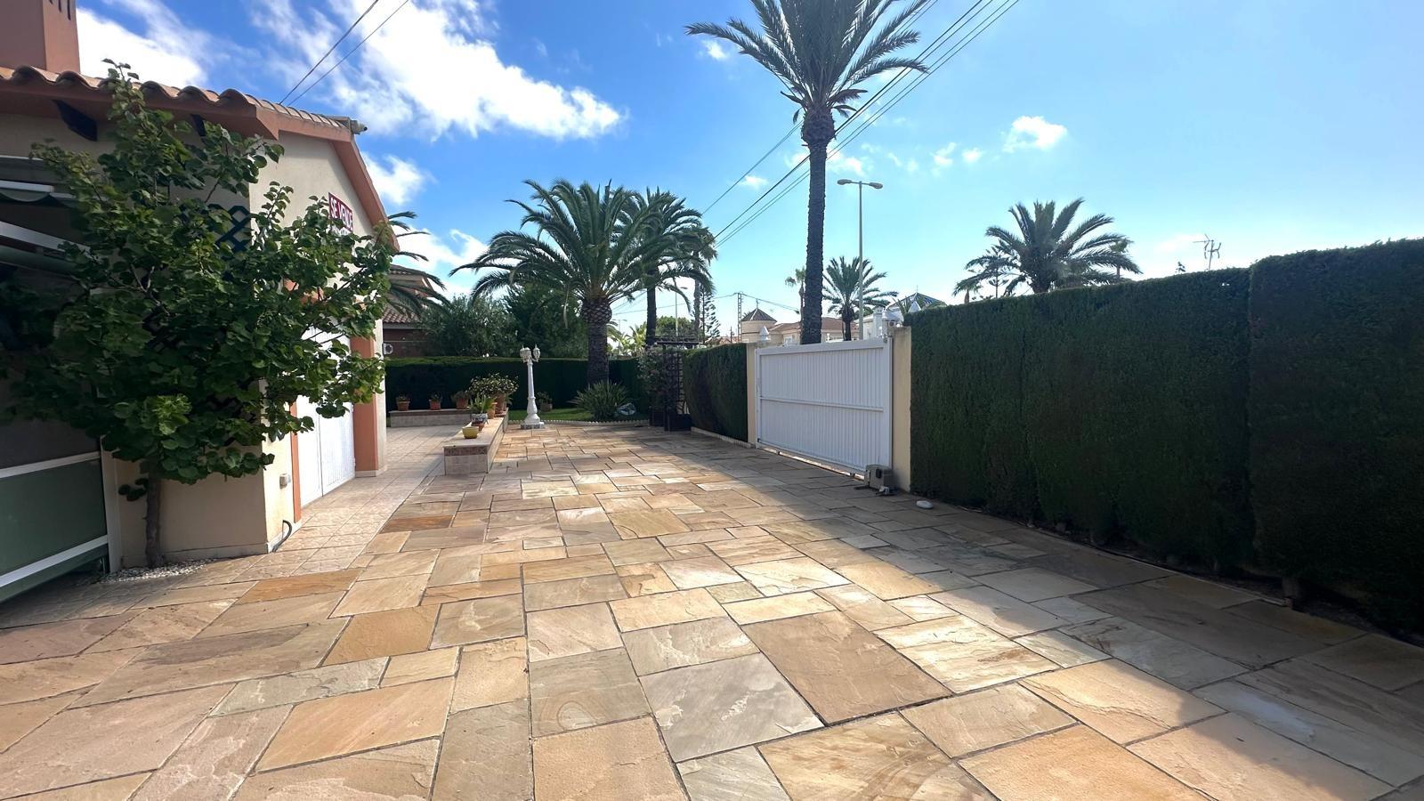 Bedroom in villa for sale in Cabo Roig