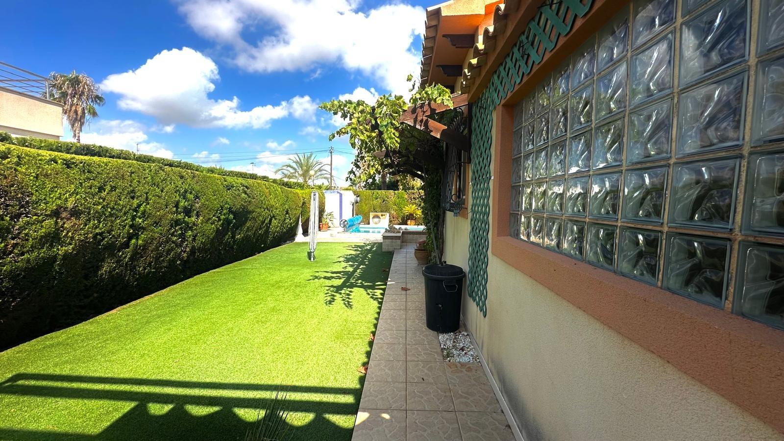 Master bedroom in villa for sale in Cabo Roig